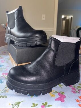 UGG Black Leather Chelsea Lug Boots Size 8 Mens